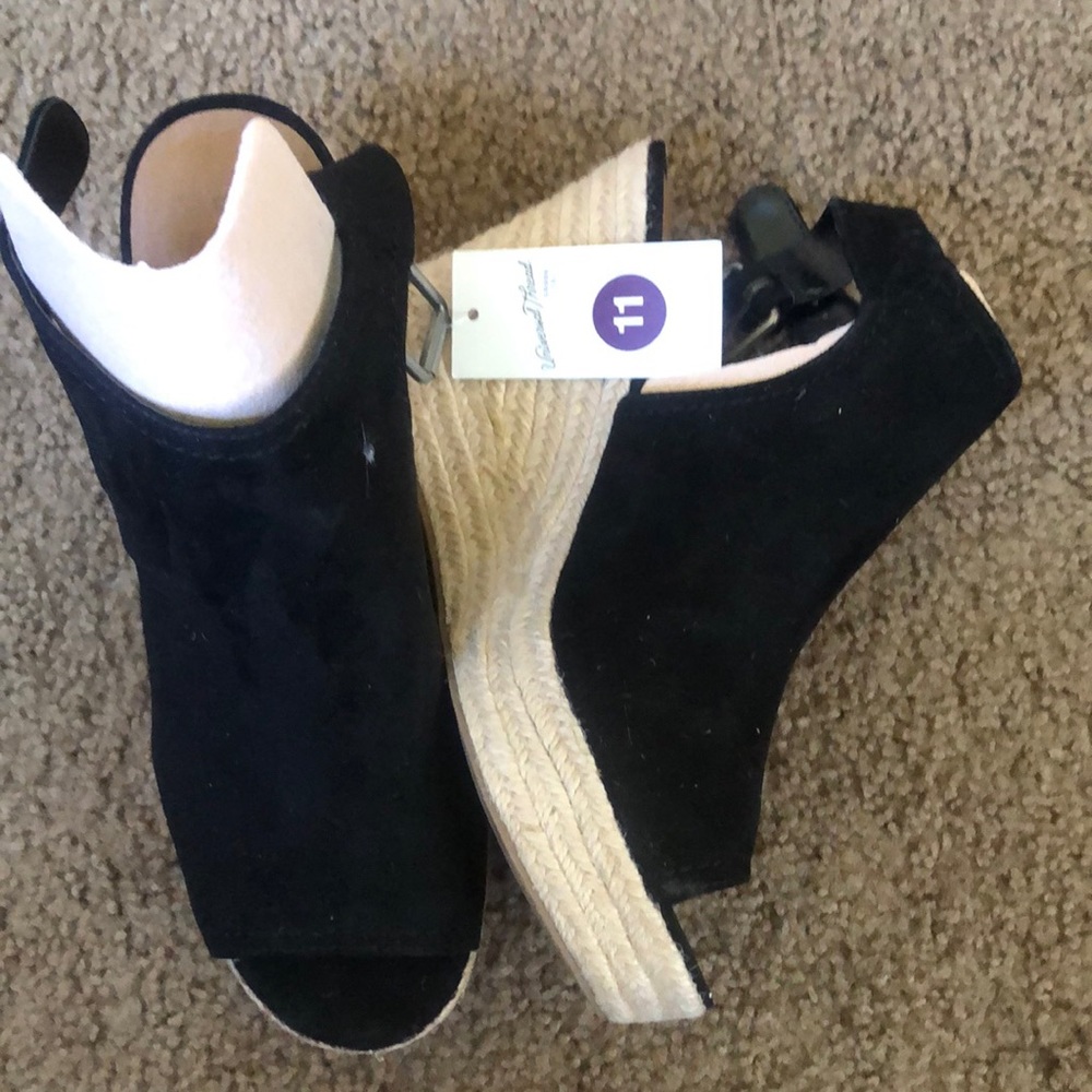 Black Wedges